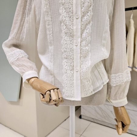 펀칭 레이스 블라우스