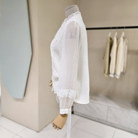 펀칭 레이스 블라우스