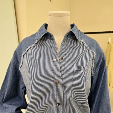 루즈핏 스트 배색 데님셔츠