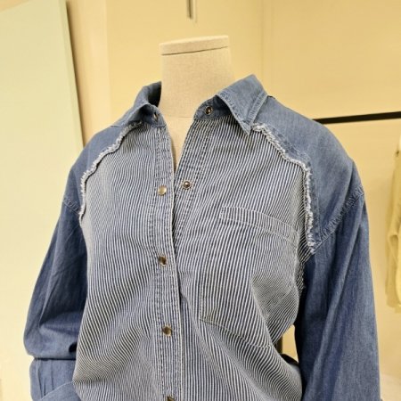 루즈핏 스트 배색 데님셔츠