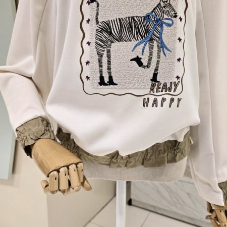 해피 레터링 프릴 라운드 티셔츠