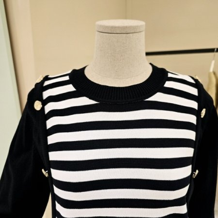 스트라이프 배색 라운드니트