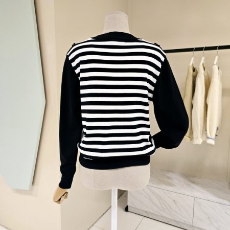 스트라이프 배색 라운드니트