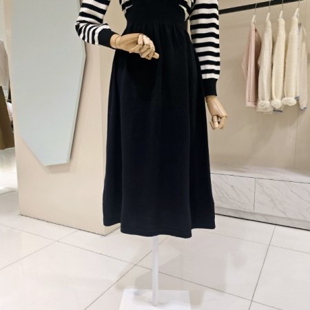 단가라 반집업 니트 원피스