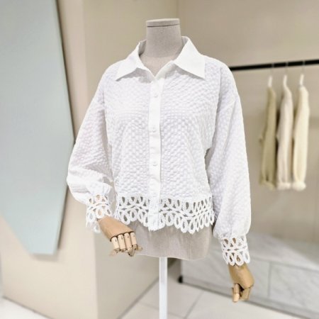 엠보 펀칭 크롭 카라블라우스