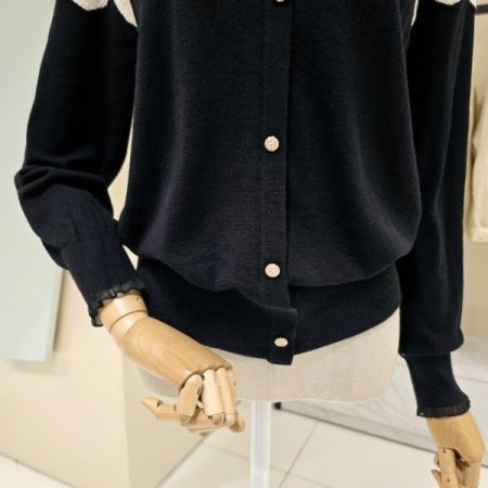 어깨 레이스 배색 니트