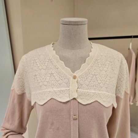 브이넥 레이스 배색 니트