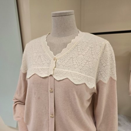 브이넥 레이스 배색 니트