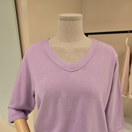 뒷단추 양브이넥 니트