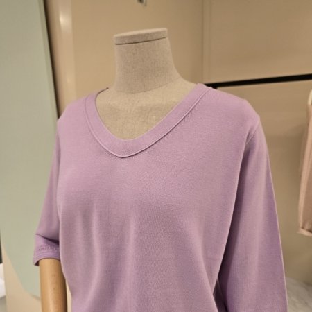 뒷단추 양브이넥 니트