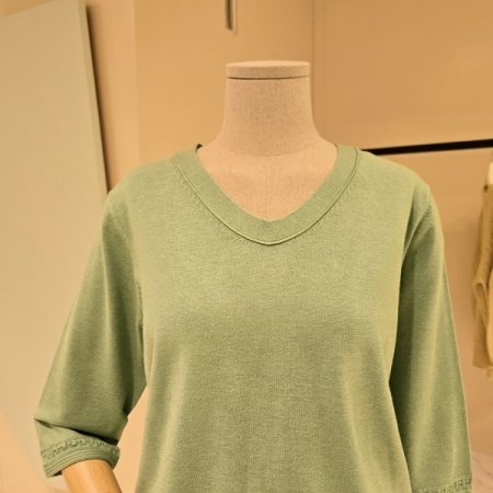 양브이넥 뒷단추 니트