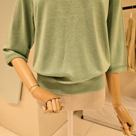 양브이넥 뒷단추 니트