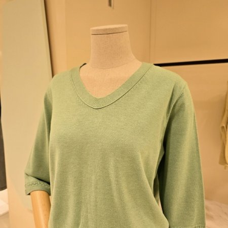 양브이넥 뒷단추 니트