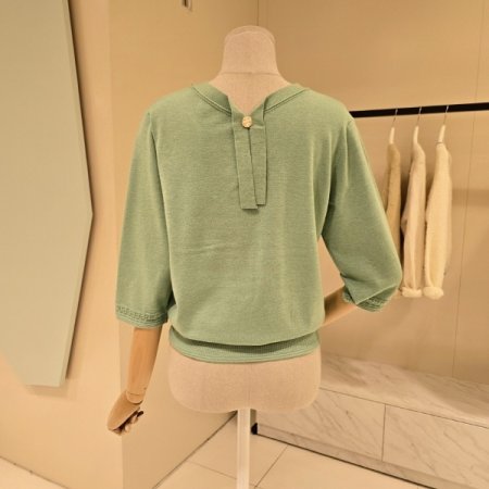 양브이넥 뒷단추 니트