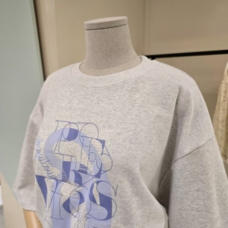 뒷지퍼 레터링 라운드 티셔츠