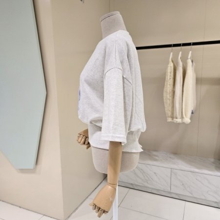 뒷지퍼 레터링 라운드 티셔츠