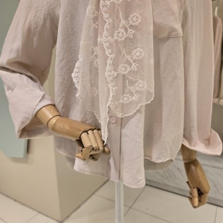 레이스 타이 카라 블라우스