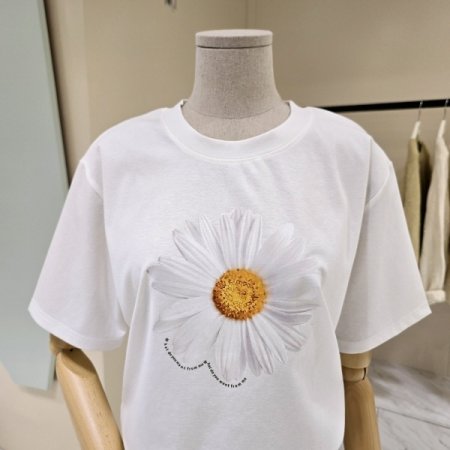 꽃송이 라운드 티셔츠