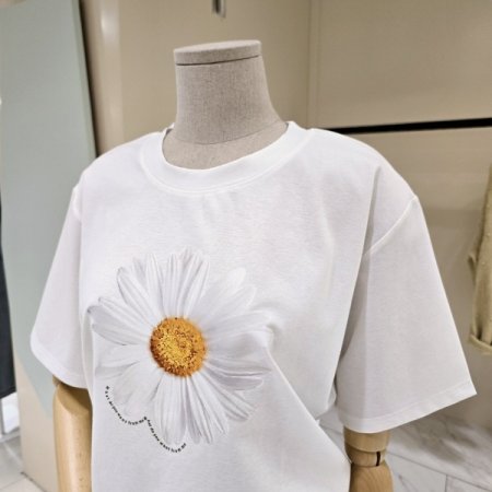 꽃송이 라운드 티셔츠