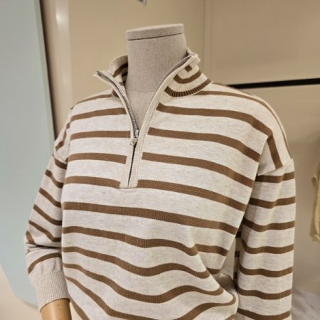 하이넥 스트라이프 반집업 니트