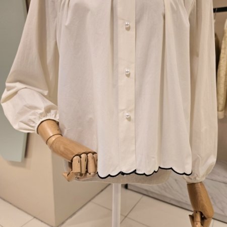 라운드 핀턱 블라우스