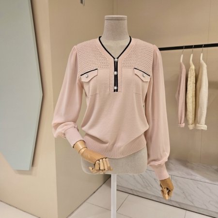 어깨펀칭 시폰소매 브이넥니트