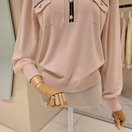 어깨펀칭 시폰소매 브이넥니트