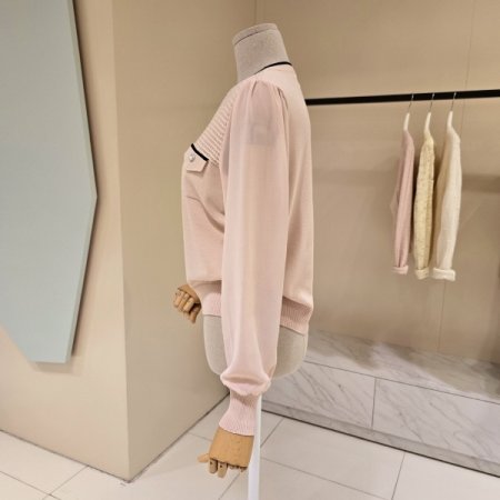 어깨펀칭 시폰소매 브이넥니트