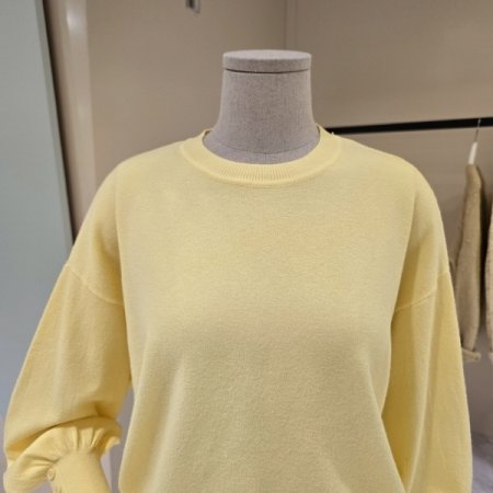 볼륨소매 라운드 니트