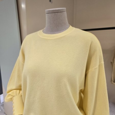 볼륨소매 라운드 니트