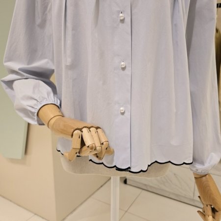 진주단추 핀턱 라운드 블라우스