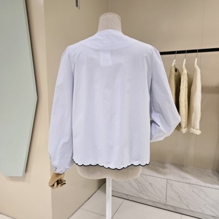 진주단추 핀턱 라운드 블라우스