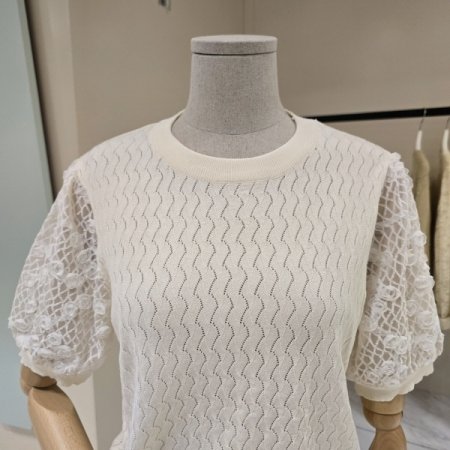 펀칭 망사소매 라운드 니트