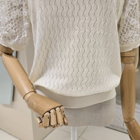 펀칭 망사소매 라운드 니트