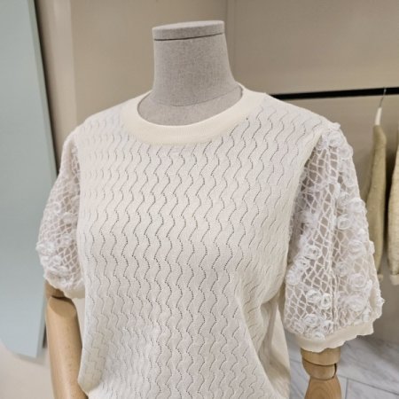 펀칭 망사소매 라운드 니트