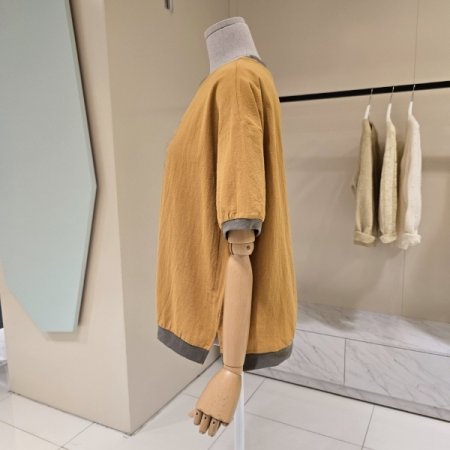 라인배색 레터링 라운드 티셔츠