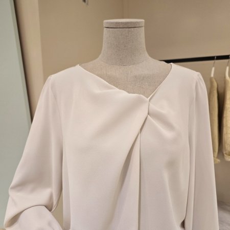 꼬임 포인트 블라우스