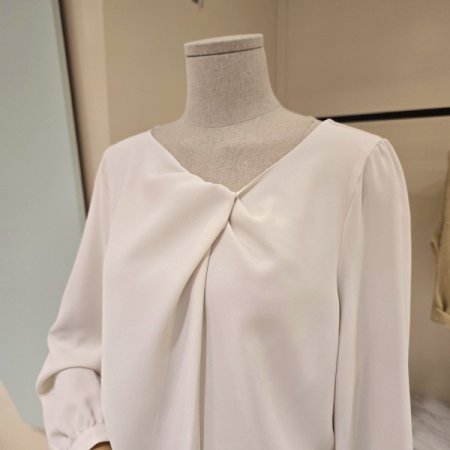 꼬임 포인트 블라우스