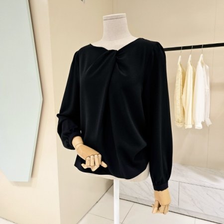 셔링 꼬임 디테일 블라우스