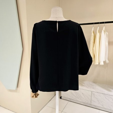 셔링 꼬임 디테일 블라우스