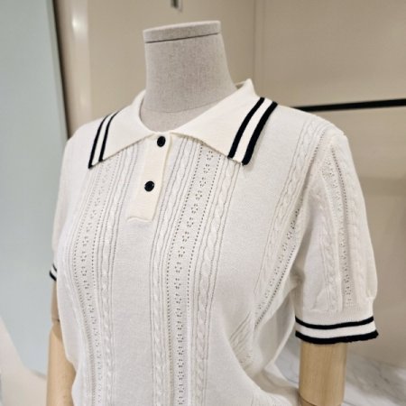 펀칭 꽈배기 카라 니트