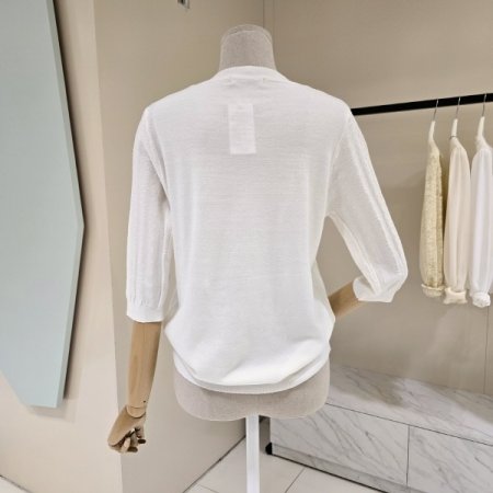 라운드 큐빅 단추 니트