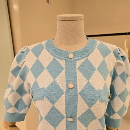 퍼프소매 아가일 라운드 니트