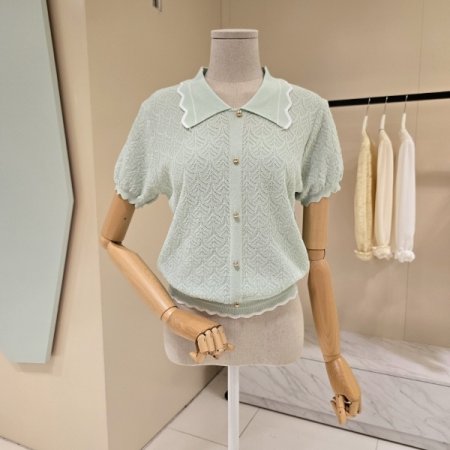 나비카라 콩단추 니트