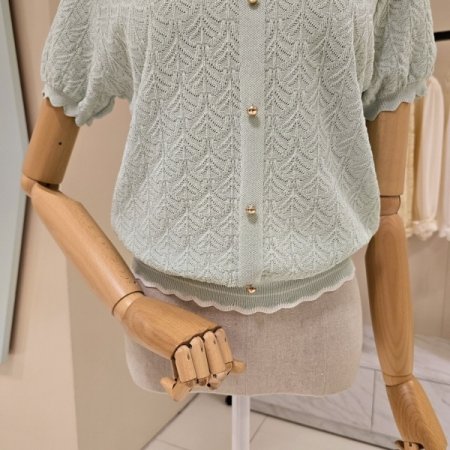 나비카라 콩단추 니트