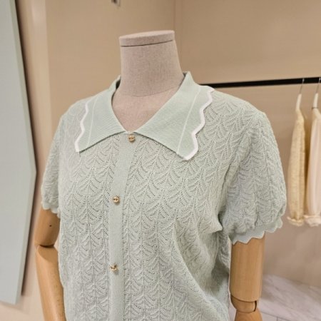 나비카라 콩단추 니트