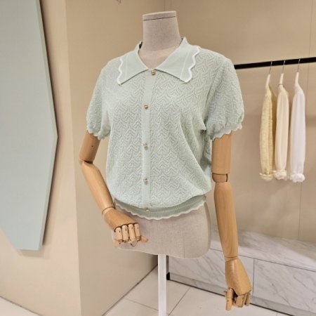 나비카라 콩단추 니트