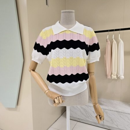 물결 라인 펀칭 카라니트