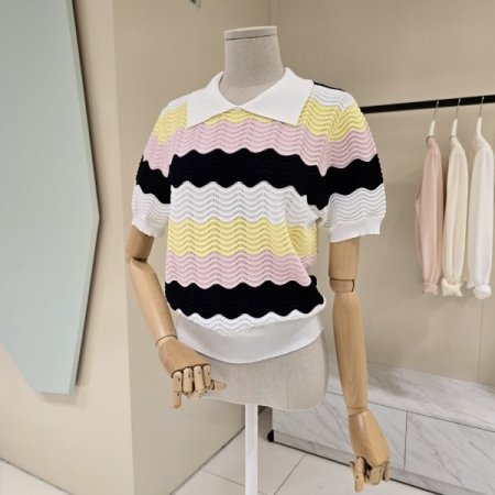 물결 라인 펀칭 카라니트