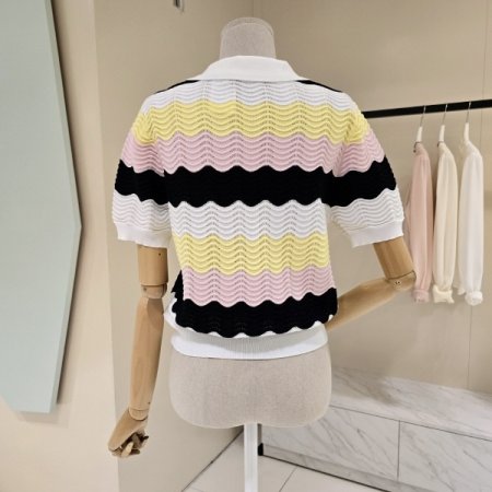 물결 라인 펀칭 카라니트